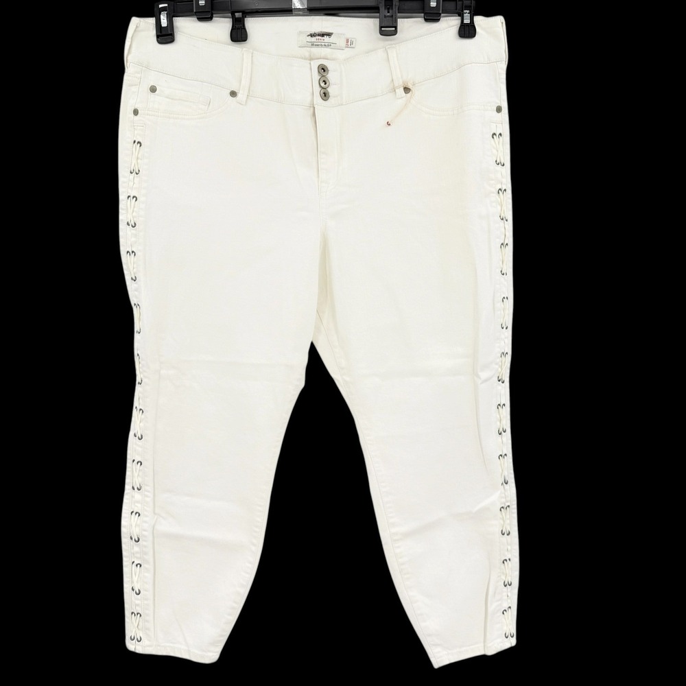 Torrid Trendy Style White Lace Up Side Jegging Skinny Jeans Plus 24 Grommet NWOT